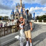 Larissa Manoela Instagram - Chegou o dia dele que transforma todos os meus! O dia que ele veio ao mundo em 97. Aquariano nato. Entregue, intenso, profundo. Raso? Desconhece. Gosta de se jogar pra valer, viver mesmo, aproveitar tudo e amar muito. Ama a vida Ama a natureza Ama os animais Ama as coisas simples Ama os pequenos detalhes Ama observar Ama compartilhar Ama a família E me ama. (ok, essa parte ficou meio egocêntrica) Mas é a verdade. Exala aos 4 cantos e para todo mundo o quanto amar é a coisa mais importante que podemos sentir por alguém. Pra mim é privilégio. É amor doce, puro, leve e precioso! Eu sempre faço questão de falar isso. Que ele saiba que esse amor só se multiplica a cada dia! Em cada momento que passamos juntos. Em cada caminho percorrido, em cada gargalhada compartilhada, em cada lágrima derramada, em cada conversa debatida (ele é casado com uma capricorniana e sabe que sempre tenho bons argumentos), em cada toque, carinho e beijinho. Vibro sua vida todo dia porque hoje sem ela, a minha não faz tanto sentido. Que esse novo ciclo seja mágico, lindo, divertido, próspero, prazeroso e cheio de saúde e boas oportunidades. Que tenha muito nós! TE AMO TODO DIA MAIS ❤️ Feliz aniversário marido @andreluizframbach 🥳