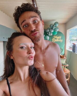 Larissa Manoela Instagram - My valentine 💚 
e seu pré niver 🥳
Te amo @andreluizframbach!