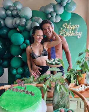 Larissa Manoela Instagram - My valentine 💚 
e seu pré niver 🥳
Te amo @andreluizframbach!