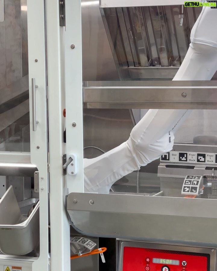 Larry Hryb - 2.2K Likes - Today I witnessed the next step in unsettling automation: a robot that makes French fries 🍟 🦾 I don’t know if I should be amazed or terrified