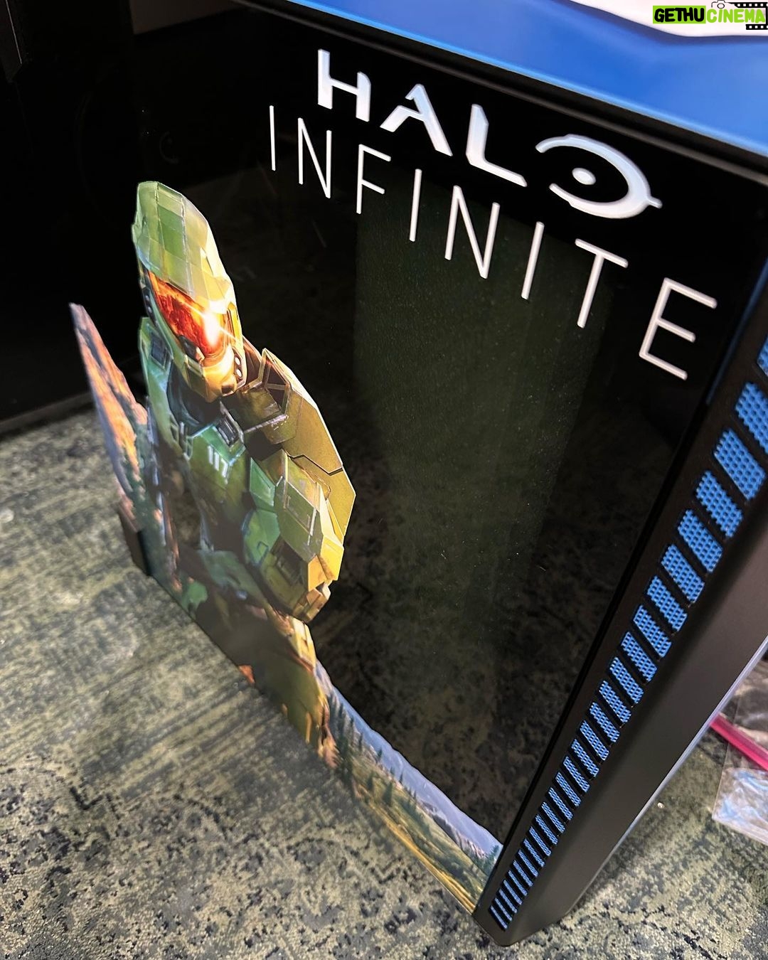 Larry Hryb Instagram - New PC Build from @falconnorthwest an @amd Ryzen 9 7900X and custom @halo Radeon RX 6800 XT GPU This is my first Ryzen and it is f a s t. Microsoft Corporate Headquarters