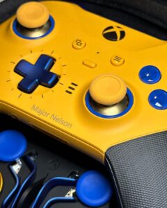 Larry Hryb Instagram - You can now customize your @xbox Elite Wireless Controller Series 2 with Xbox Design Lab. Go and make it your own! Mine is inspired by @syracuseu colors 🍊 Seattle, Washington