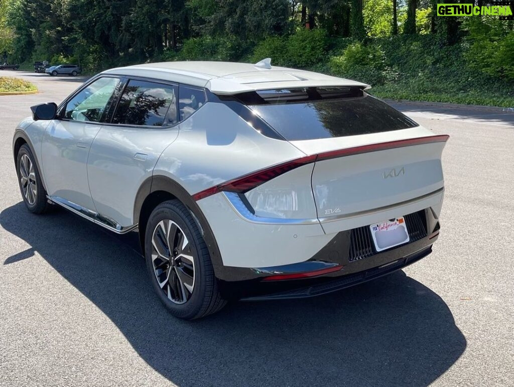 Larry Hryb Instagram - Spending a week with the @kiausa EV6 - a most impressive entry in the EV scene. Thoughtful design and very high build quality.