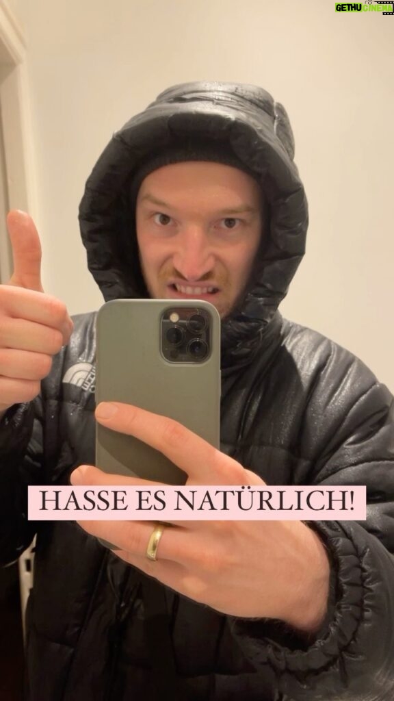 Lars Paulsen Instagram - Mission Stuhlgang im Regen.