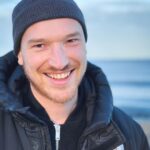 Lars Paulsen Instagram – Es macht mir einfach richtig gute Laune, dass ich ab November/Dezember ohne LSF 50+ an den Strand gehen kann. Ostsee