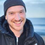 Lars Paulsen Instagram - Es macht mir einfach richtig gute Laune, dass ich ab November/Dezember ohne LSF 50+ an den Strand gehen kann. Ostsee