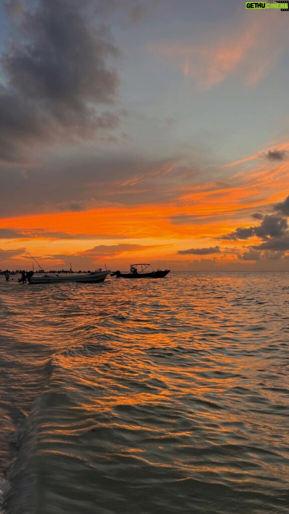 Laura Lajevardi Instagram - Beautiful sunset ✨ Holbox Island, Mexico