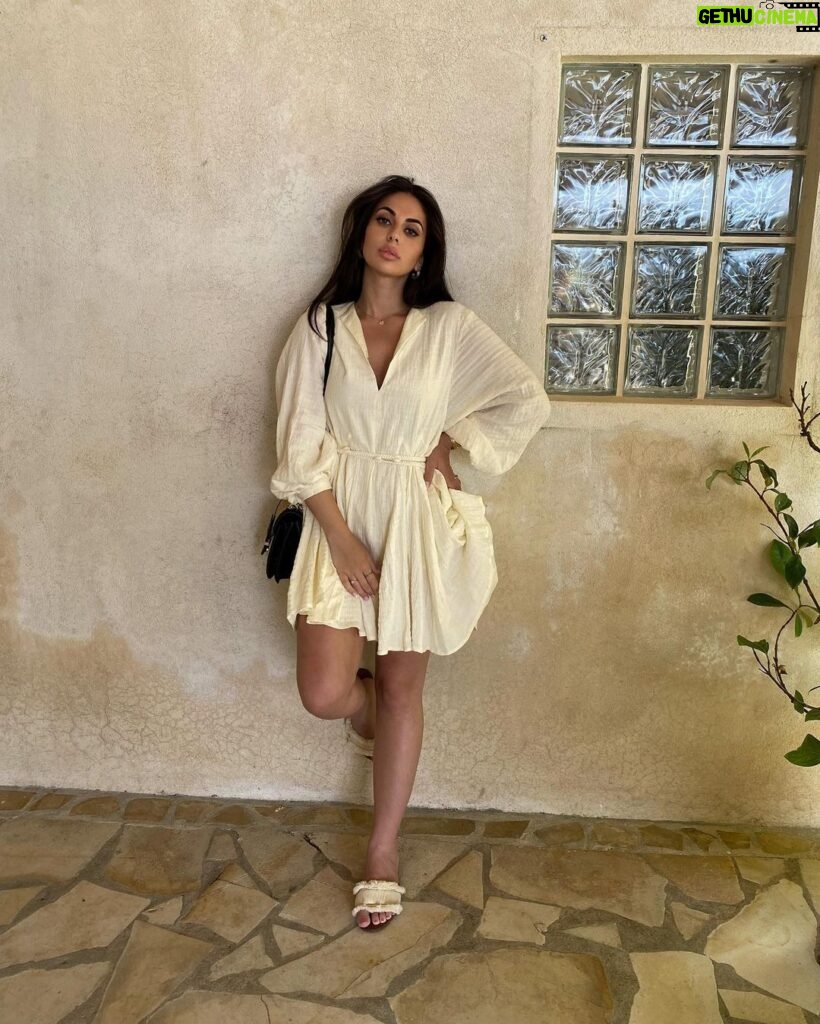 Laura Lajevardi Instagram - Petite robe pour l’été ✨ Antibes, France