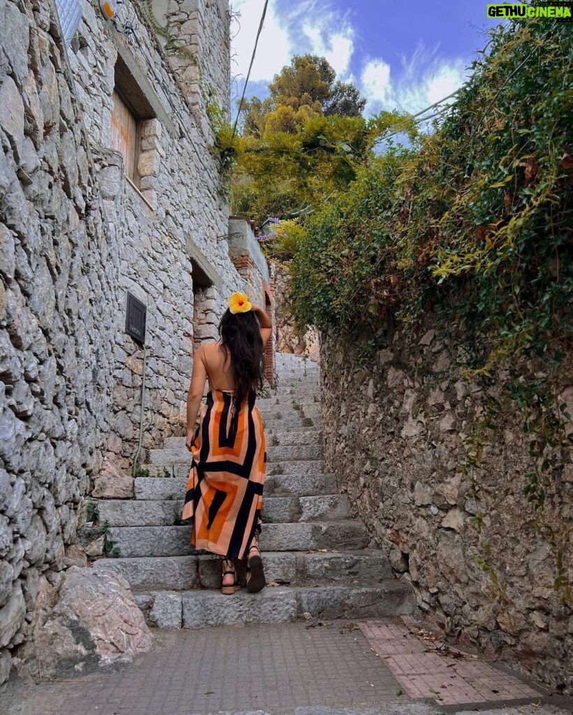 Laura Lajevardi Instagram - Sicile 🌼 Sicile, Italie
