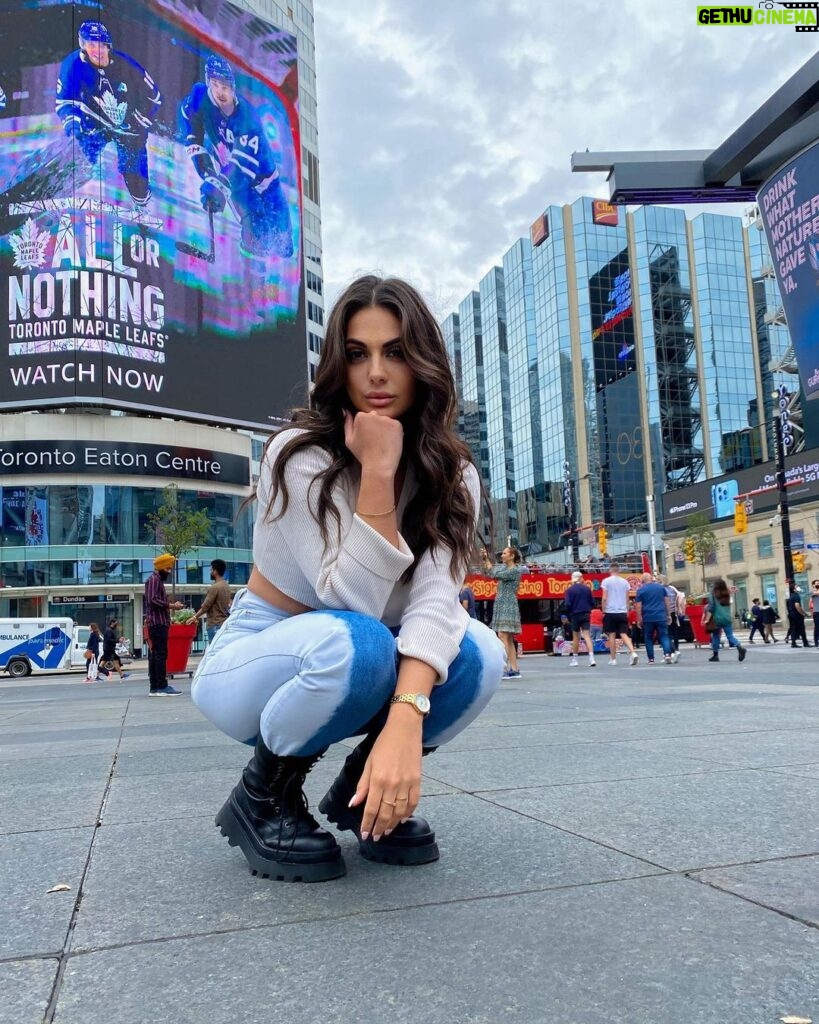 Laura Lajevardi Instagram - Downtown❕ Canada,Toronto