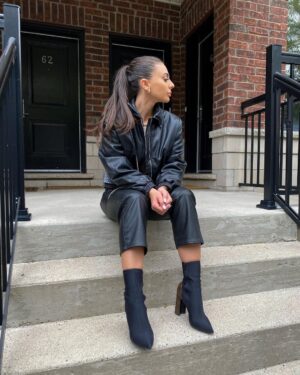 Laura Lajevardi Instagram - 🖤
