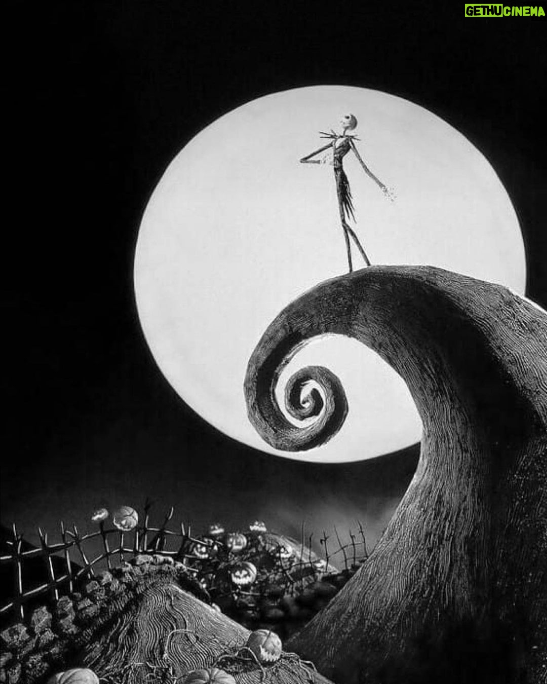 Laura Smet Instagram - Joyeux Halloween 🎃#timburton 🎃♥️