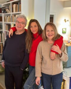 Laura Smet Instagram - Joyeux Noël 🎄 à tous . Prenez soin de vous et de vos proches ♥️ . De l amour ...😍 et plus encore ... . Merry Christmas 🎁🎅♥️ #loveyou 📸 @gwendolinelancreyjaval ♥️
