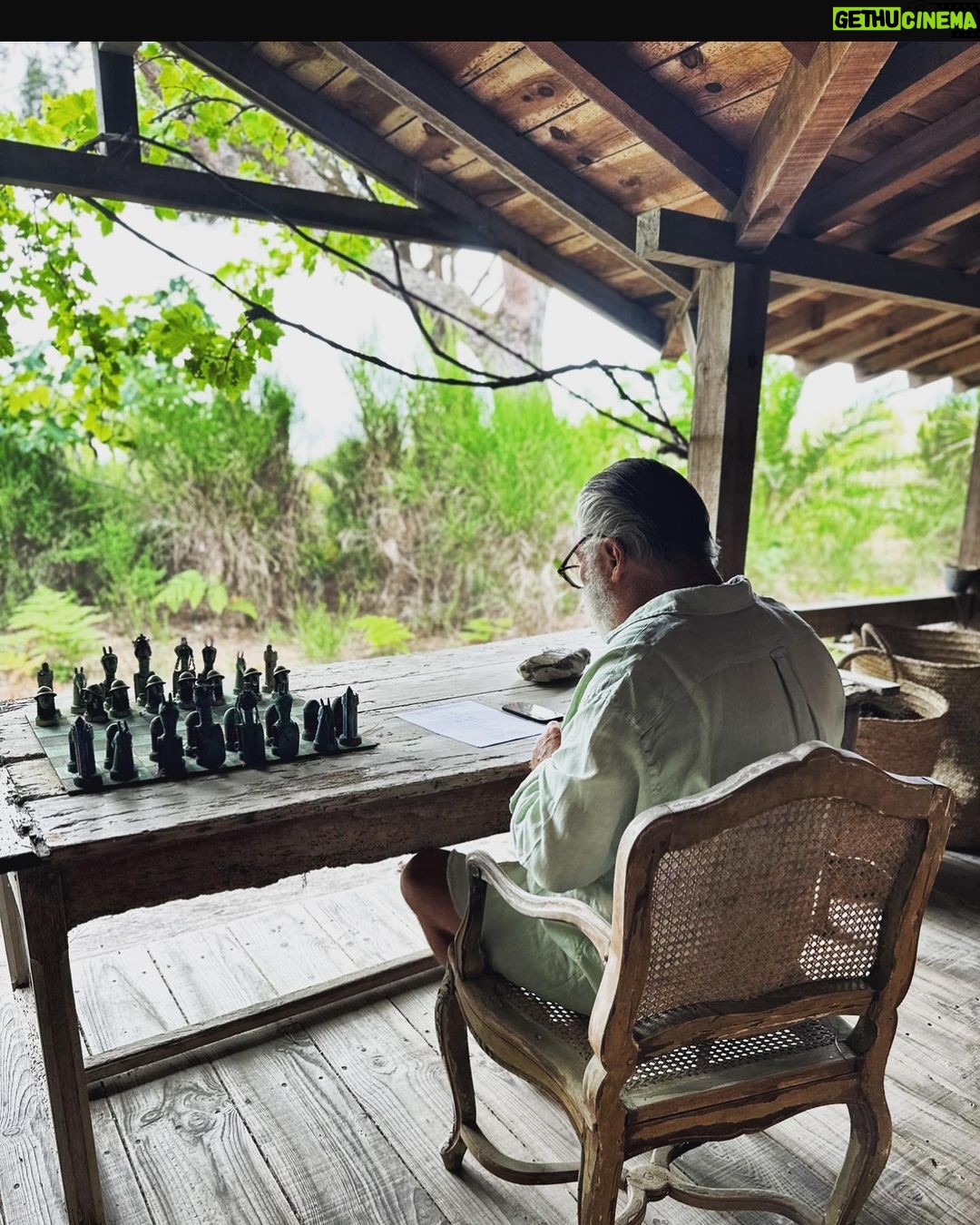 Laura Smet Instagram - Le plus beau bureau du monde @benoitbartherotte 💚