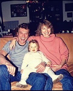 Laura Smet Instagram - La photo vintage ♥️ #joyeuxnoel 🎄#family ♥️🎄♥️✨✨✨🎄♥️ #lovefamily #prenezsoindevous💖