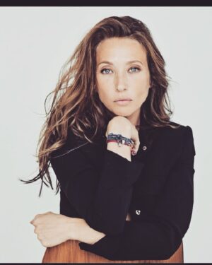 Laura Smet Instagram - @arnolamphoto 🖤