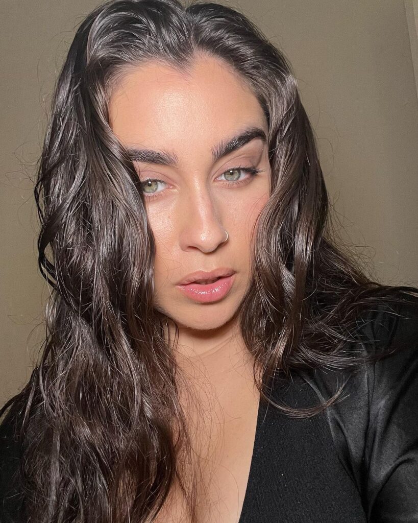 Lauren Jauregui Instagram - Some highlights from yesterday🤍🥰 I bought that TikTok light and lost it last night but I’m about to buy that shit again lol look at these selfies dude