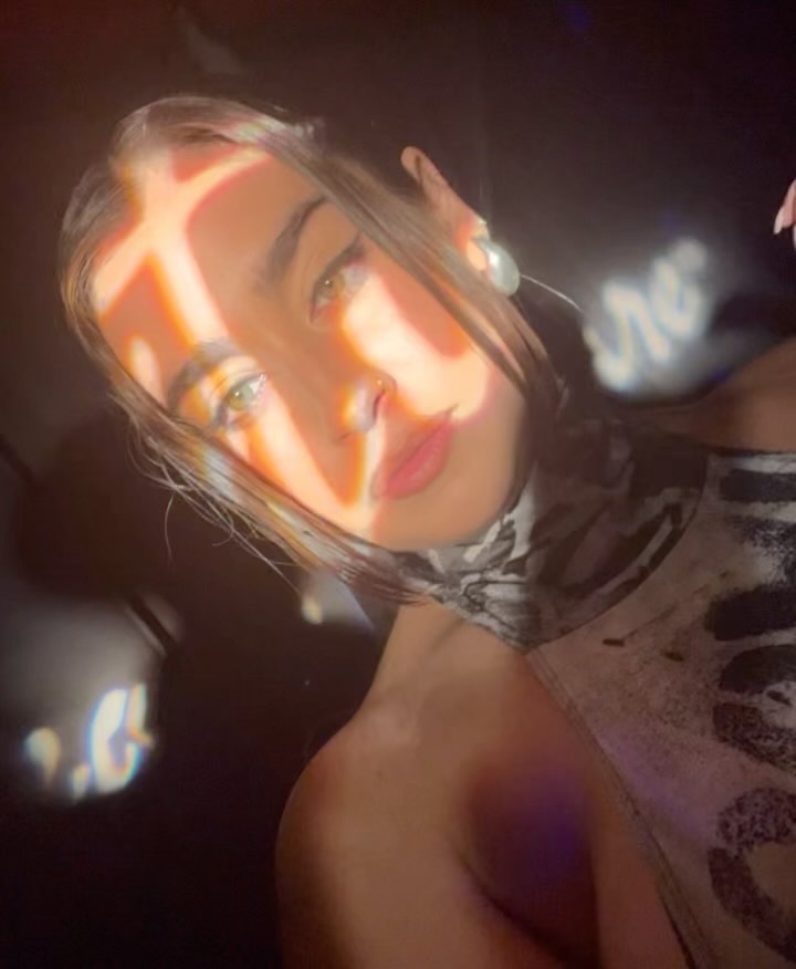 Lauren Jauregui Instagram - Wanted to say a late thank you to @beautycon & @galore for having me help present the #beautiesawards✨🤍 had us a ball at the durings, dinners & afters. very yummy and very beautiful and perfectly beat faces all around me. I loved every second. Thank youuu✨🤍 glam by @leo.chaparro & @castillo_13