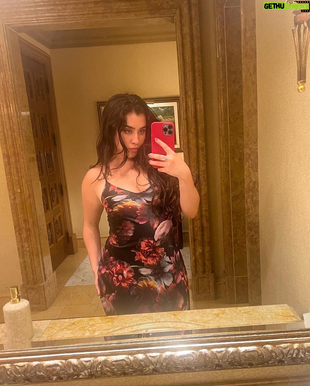 Lauren Jauregui Instagram - a reflection on some of July’s special moments with some August energy setting from @moonomens ✨🤍 tonight is the first of two full moons this month, tap in with them to get a read on what your sign should be expecting🤍