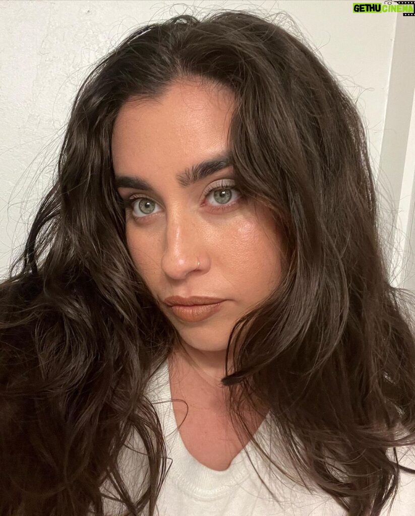 Lauren Jauregui Instagram - Miami dump✨🤍 (I’ve been traveling and present with life and people around me so I’ll be dropping carruseles this week with my adventures🤍) clearly the Ocean was the reason for my visit lol. Also I made that charm bracelet from SCRATCH ok!! A bitch was using plyers✨ she’s a craftswoman & a damn good godmother haha (shit took 2 hours😩)