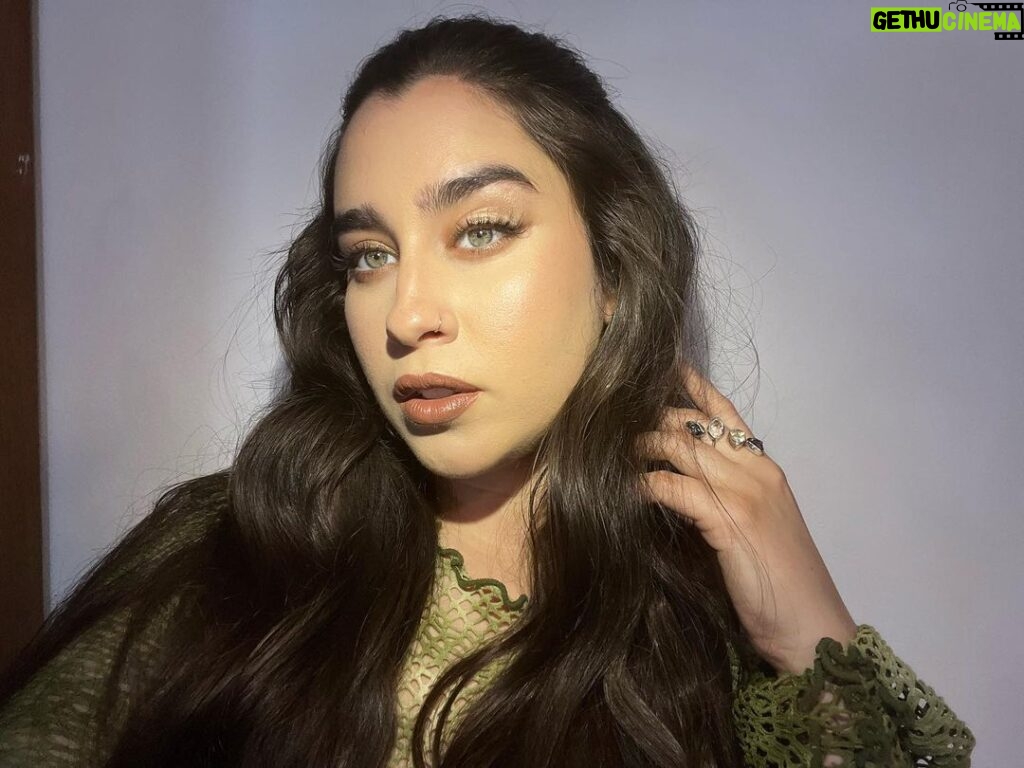 Lauren Jauregui Instagram - The face & pen card will never decline🥰 In the last slide you get to hear a snippet of track #3 off my EP #InBetween out 5/26 (aka Friday aka THURSDAY @ midnight) while we stare into each other’s eyes, 10/10 recommend watching✨ There’s 6 songs (7 including the intro) which track are you claiming? Lmkk and drop a 🌱 in the comments if you’re readyy✨ Happy Sunday!! I love you!