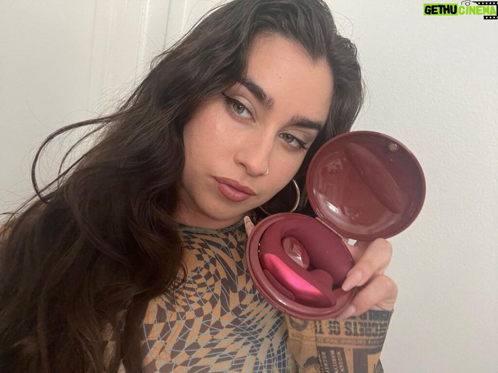 Lauren Jauregui Instagram - Hello angels🤍 A little self-love treat for you. Everyone who signs up to my giveaway will receive either a free toy or gift card🥰 All you have to do is click the link in my bio, sign up with your email & you’ll see your first gift from @bellesaco 💞 (100% discreet shipping & billing) tag someone who deserves one, thank me later🥰😘😋