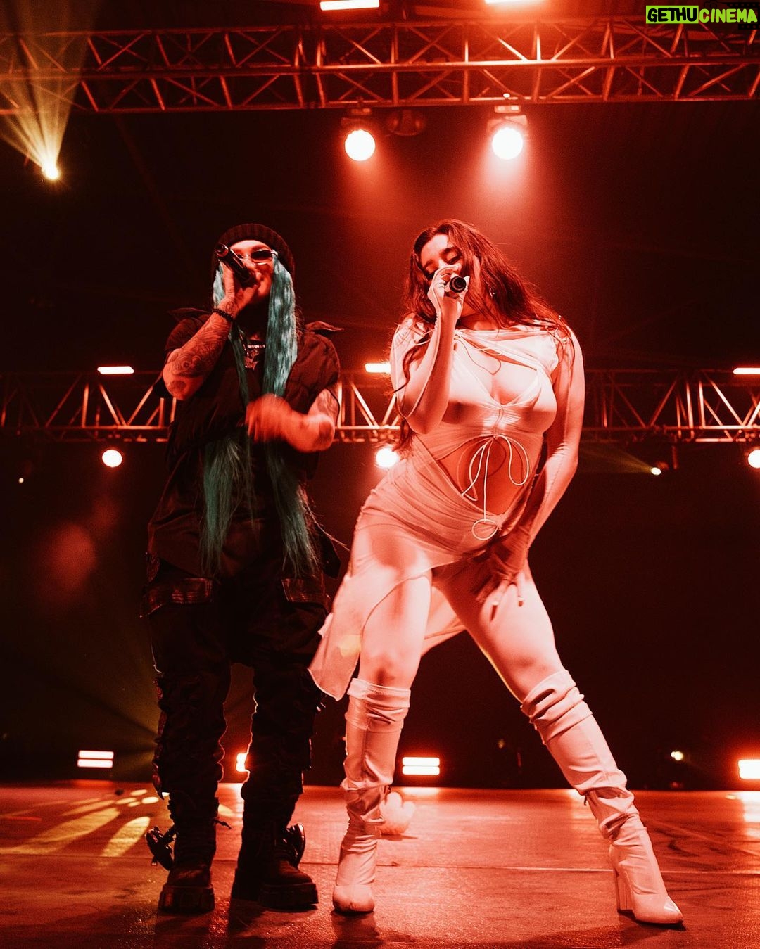 Lauren Jauregui Instagram - DF! CIUDAD DE MEXICO!!🤍✨🇲🇽 que emoción terminar esta gira con ustedes🥺 SOLD OUT! Muchísimas gracias a mi amiga @snowthaproduct por venir acompañarme y romperla con Piña✨ thank you so much babe🤍 appreciate youu! A mi equipo INCREÍBLE @theebonigentry @chantalfelice @seagaux @tiffanymargaret_ @soundman28 @trodondrums @sigmadit @audiobuddypro @aodream @patienceaquart @corriewyse @iamcoraldolphin @tjhoover @cameronkaiser @rashad__isaiah @itsmerazzie @aunecollections thank each of you for how you showed up and helped make this show what it was. LOS AMO Y NO PUEDO CREER QUE SE HA TERMINADO😭 pero nos vemos otra ves en el futuro bien pronto. Gracias por el amor. Los amo los amo los amo!! #UnaNocheConLaurenJaureguiLATAM ❤️🔥 FIN