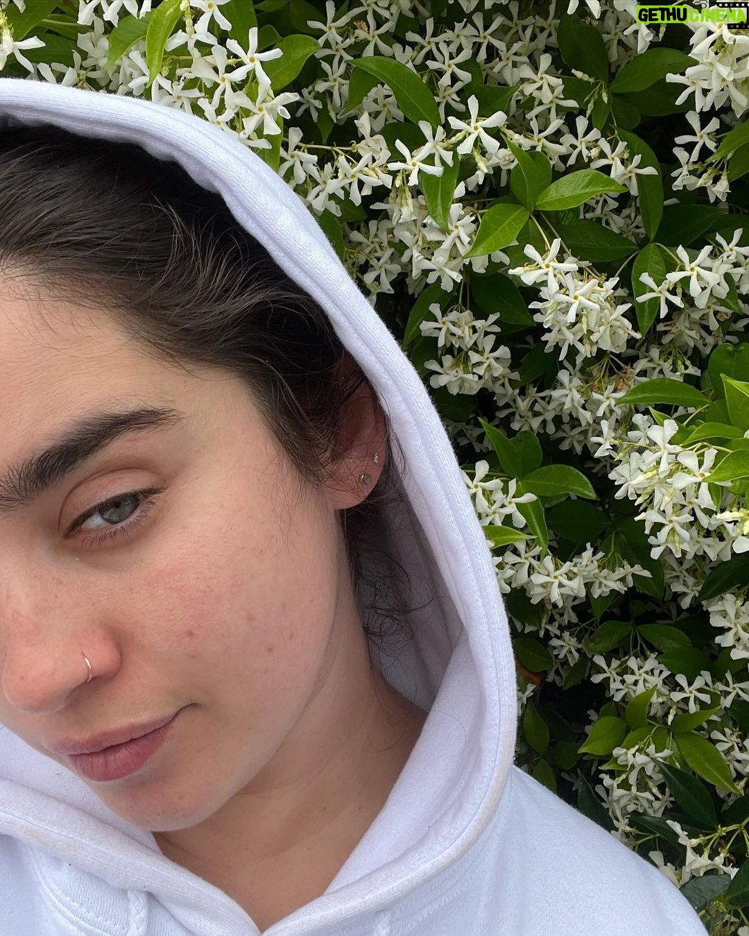 Lauren Jauregui Instagram - A myriad of Em(oceans) this past week. Interesting to birth something new while letting someone go in the span of a few days. Here’s to protection & expansion. Thanks for having me @travismills @applemusic 🤍✨