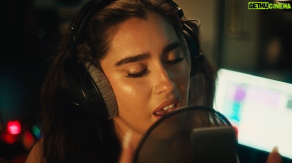 Lauren Jauregui Instagram - See I’ve been tryna understand it seems I got a habit of pushing others away thinking no one will stay✍🏼🎶 #TrustIssues out now🤍 link to watch the video and stream in my bio✨