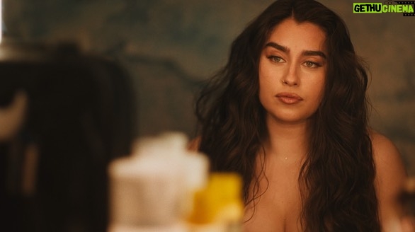 Lauren Jauregui Instagram - See I’ve been tryna understand it seems I got a habit of pushing others away thinking no one will stay✍🏼🎶 #TrustIssues out now🤍 link to watch the video and stream in my bio✨