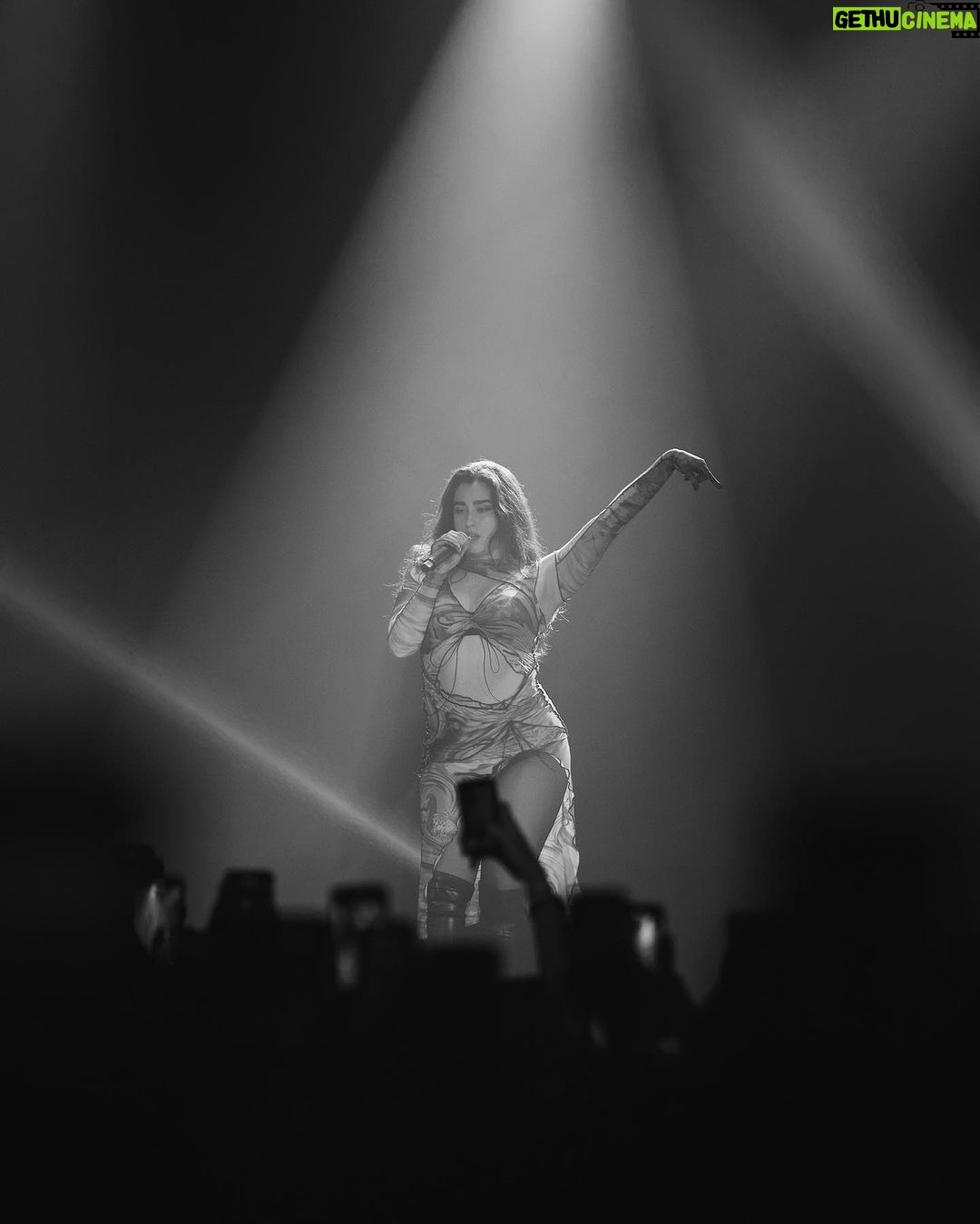 Lauren Jauregui Instagram - Brasillll I can’t even express in words the LIFE your energy gave me😭 São Paulo, I will never forget you being the first ones to hear Expectations for the first time and here we are 5 years later and you sang EVERY WORD OF EVERY SONG that I have written since. You are a magical audience, we created beauty together. I couldn’t hear shit lmao but I felt you all in my soul and it is the greatest gift to share these songs with you and around the world. EU TE AMO MUITO MUITO até a próxima vez!!