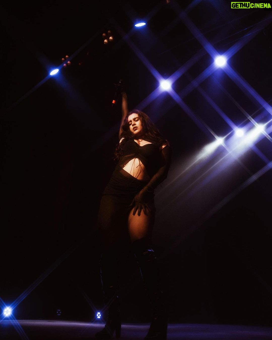 Lauren Jauregui Instagram - Argentina, me diste todo tu amor anocheš„¹, lo sentĆ en mi alma. Gracias por ser un pĆŗblico tan espectacular, regreso pronto si Dios lo permite⨠SĆ£o Paulo, Iāll see you tomorrow!! Thereās still some tickets left if you wanna grab someš¤šš» #UnaNocheConLaurenJauregui #BuenosAires