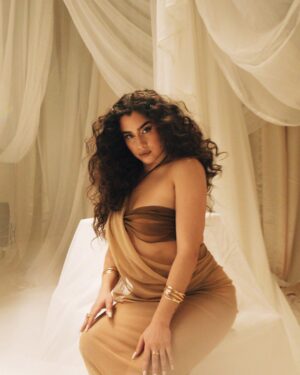 Lauren Jauregui Instagram - Which one’s your favorite? And have you watched my live performance of my song ‘Always Love’ yet? It’s available everywhere so you should go do that if you haven’t✨ thank you! & thank you to my team & Facebook for helping me get this done so beautifully✨