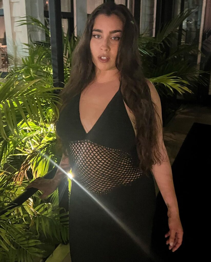 Lauren Jauregui Instagram - Miami dump✨🤍 (I’ve been traveling and present with life and people around me so I’ll be dropping carruseles this week with my adventures🤍) clearly the Ocean was the reason for my visit lol. Also I made that charm bracelet from SCRATCH ok!! A bitch was using plyers✨ she’s a craftswoman & a damn good godmother haha (shit took 2 hours😩)