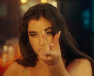 Lauren Jauregui Instagram - Si la niña quiere piña, me la da👅 #Piña video out now go click that link in my stories🥵