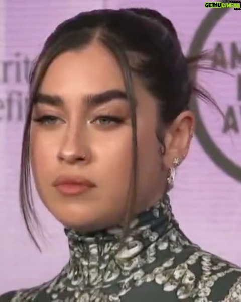 Lauren Jauregui Instagram - Everyday the sun won’t shine but that’s why I LOVE tomorrow✨🌙 #AMAs #AlwaysLove