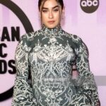Lauren Jauregui Instagram - Everyday the sun won’t shine but that’s why I LOVE tomorrow✨🌙 #AMAs #AlwaysLove