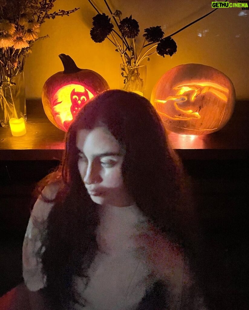 Lauren Jauregui Instagram - Have you listened to Always Love? If you haven’t here’s a carrousel of photos & videos of my life the past week. Life is fragile, cherish the moments you get to feel joy. Paramore was incredible and @sashadm carved tf out of that pumpkin w my cover art✨