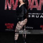 Lauren Jauregui Instagram - @madameweb premiere last night💋 VALENTINE’S DAY ACOUSTIC PERFORMANCE TOMORROW @ 6pm PST/ 9pm EST! Link to purchase a ticket on @even.biz in my bio and stories💋 let’s celebrate together❤️‍🔥 styled by @imthekatie jacket @barbaraigongini hair by @nathanieldezan MU by me✨ @caliray
