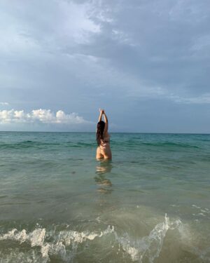 Lauren Jauregui Instagram - That’s that THIQUE👅
Cuba pt. 2 (there will be a part 3) thank you @shop_gonza for my bathing suits🤍✨