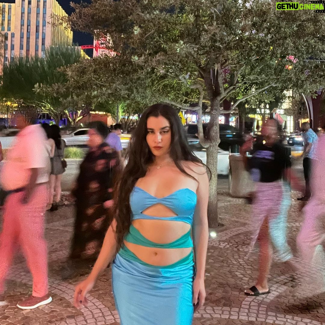 Lauren Jauregui Instagram - I deserve to be with somebody as fly as…ME✨🎶 Took my parents to Vegas for less than 24hrs to see @silksonic perform on their last night of this incredible run! They took our bitch-ass phones & it was such a memorable night❤️🔥 thanks for taking care of us Andyyy @anderson._paak love youu bro! You’re a gem✨ congrats to the completion of this run & for pulling off so many wigs, ur a legend