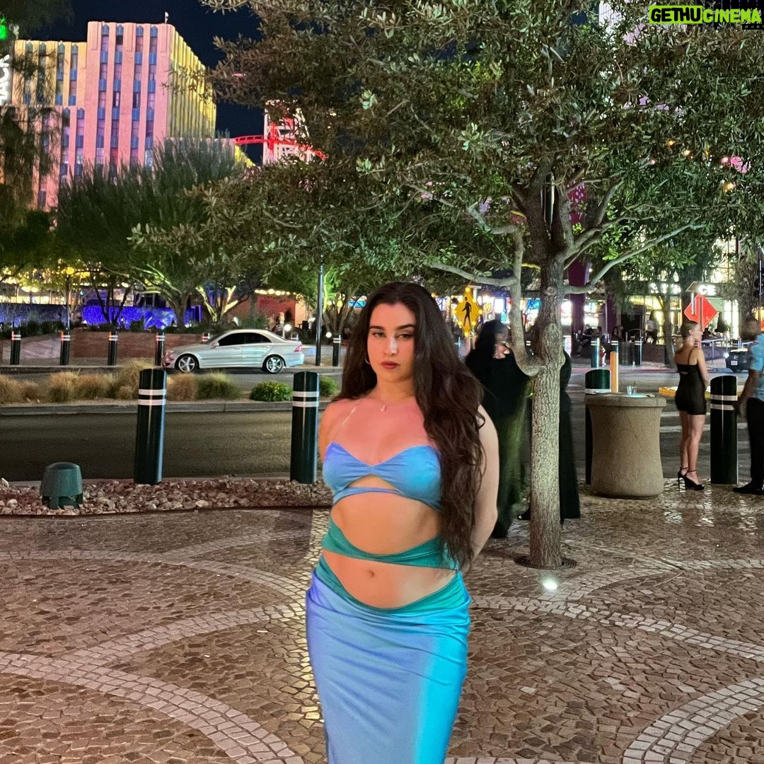 Lauren Jauregui Instagram - I deserve to be with somebody as fly as…ME✨🎶 Took my parents to Vegas for less than 24hrs to see @silksonic perform on their last night of this incredible run! They took our bitch-ass phones & it was such a memorable night❤️🔥 thanks for taking care of us Andyyy @anderson._paak love youu bro! You’re a gem✨ congrats to the completion of this run & for pulling off so many wigs, ur a legend