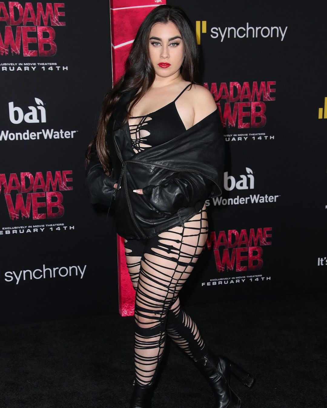 Lauren Jauregui Instagram - @madameweb premiere last night💋 VALENTINE’S DAY ACOUSTIC PERFORMANCE TOMORROW @ 6pm PST/ 9pm EST! Link to purchase a ticket on @even.biz in my bio and stories💋 let’s celebrate together❤️🔥 styled by @imthekatie jacket @barbaraigongini hair by @nathanieldezan MU by me✨ @caliray
