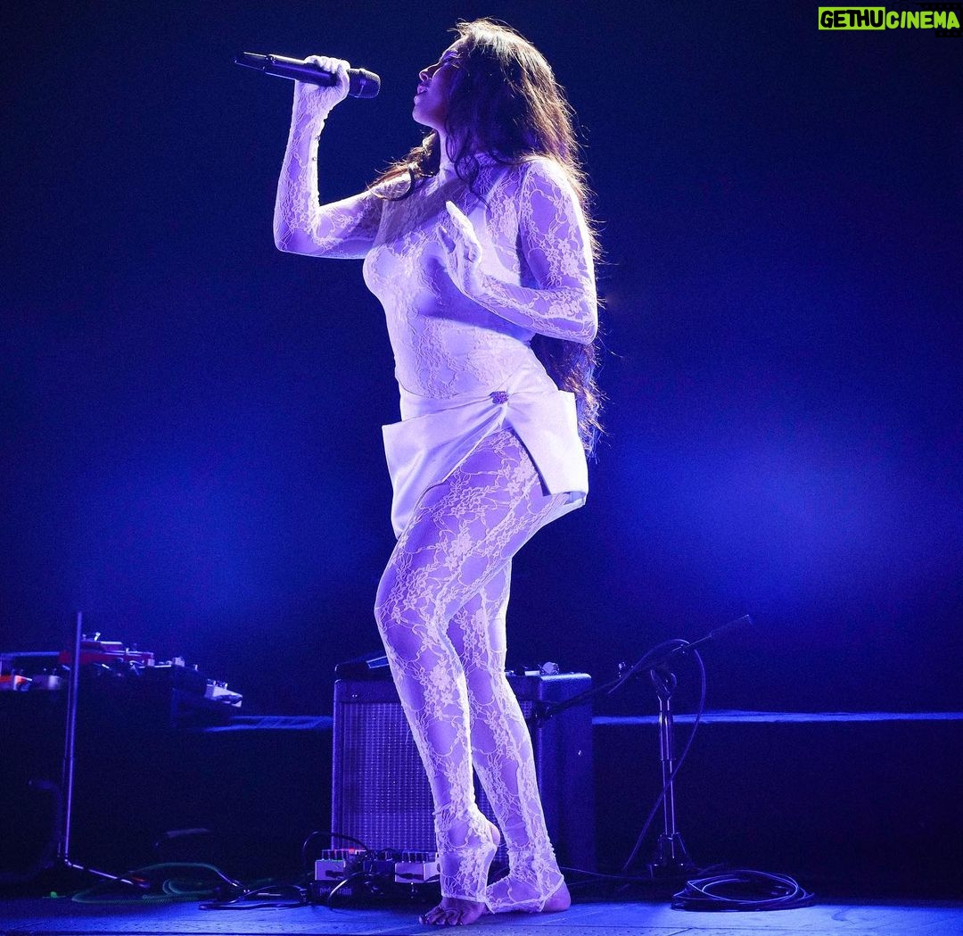 Lauren Jauregui Instagram - Whew! We played Radio City Music Hall!! @hernameisbanks so proud of you and so grateful to have accompanied you on this iconic stage! As two Independent female artists, I just feel so blessed to be doing this with you and to witness you take the stage was magicalš¤āØ thank you again for having me on this run with you. Gratitude is the only energy.