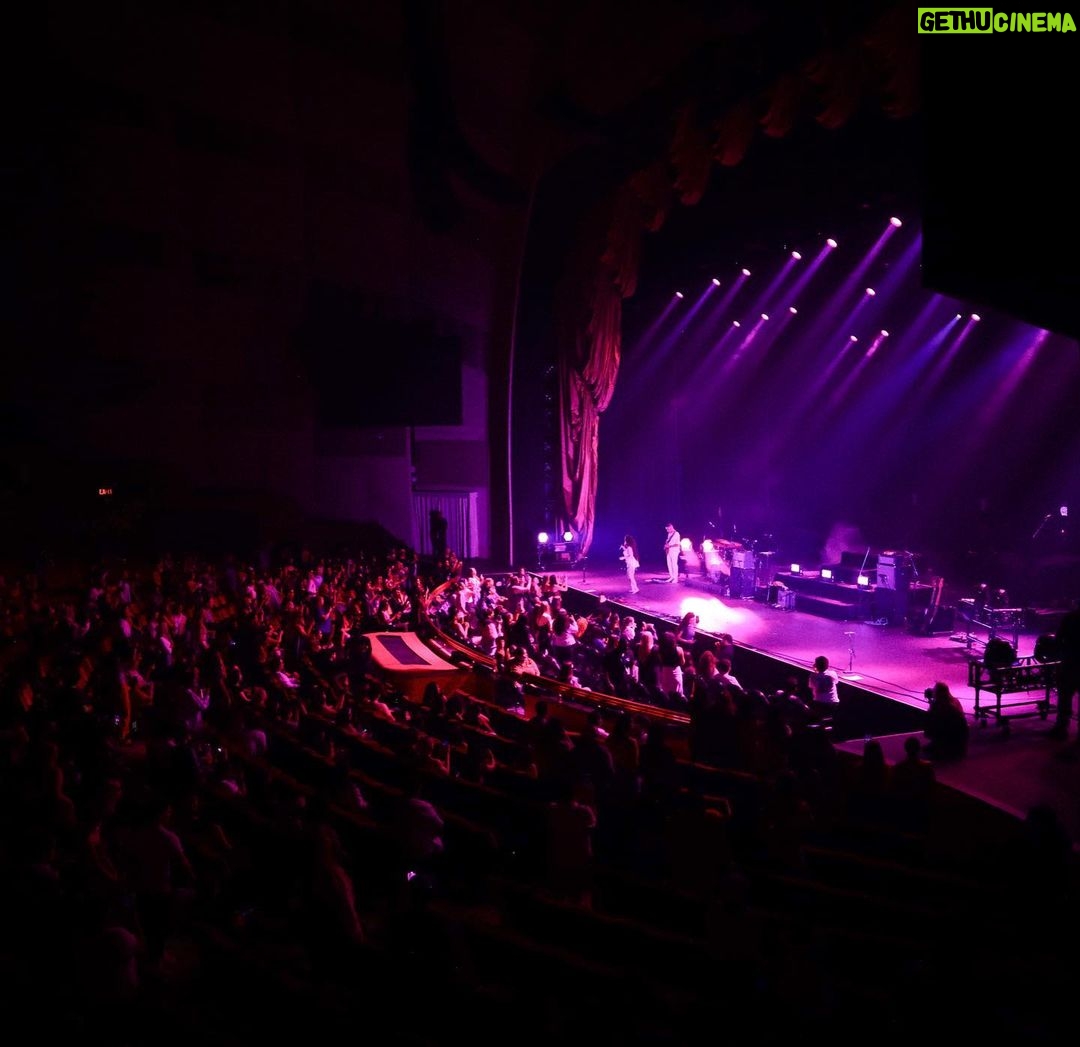 Lauren Jauregui Instagram - Whew! We played Radio City Music Hall!! @hernameisbanks so proud of you and so grateful to have accompanied you on this iconic stage! As two Independent female artists, I just feel so blessed to be doing this with you and to witness you take the stage was magicalš¤āØ thank you again for having me on this run with you. Gratitude is the only energy.