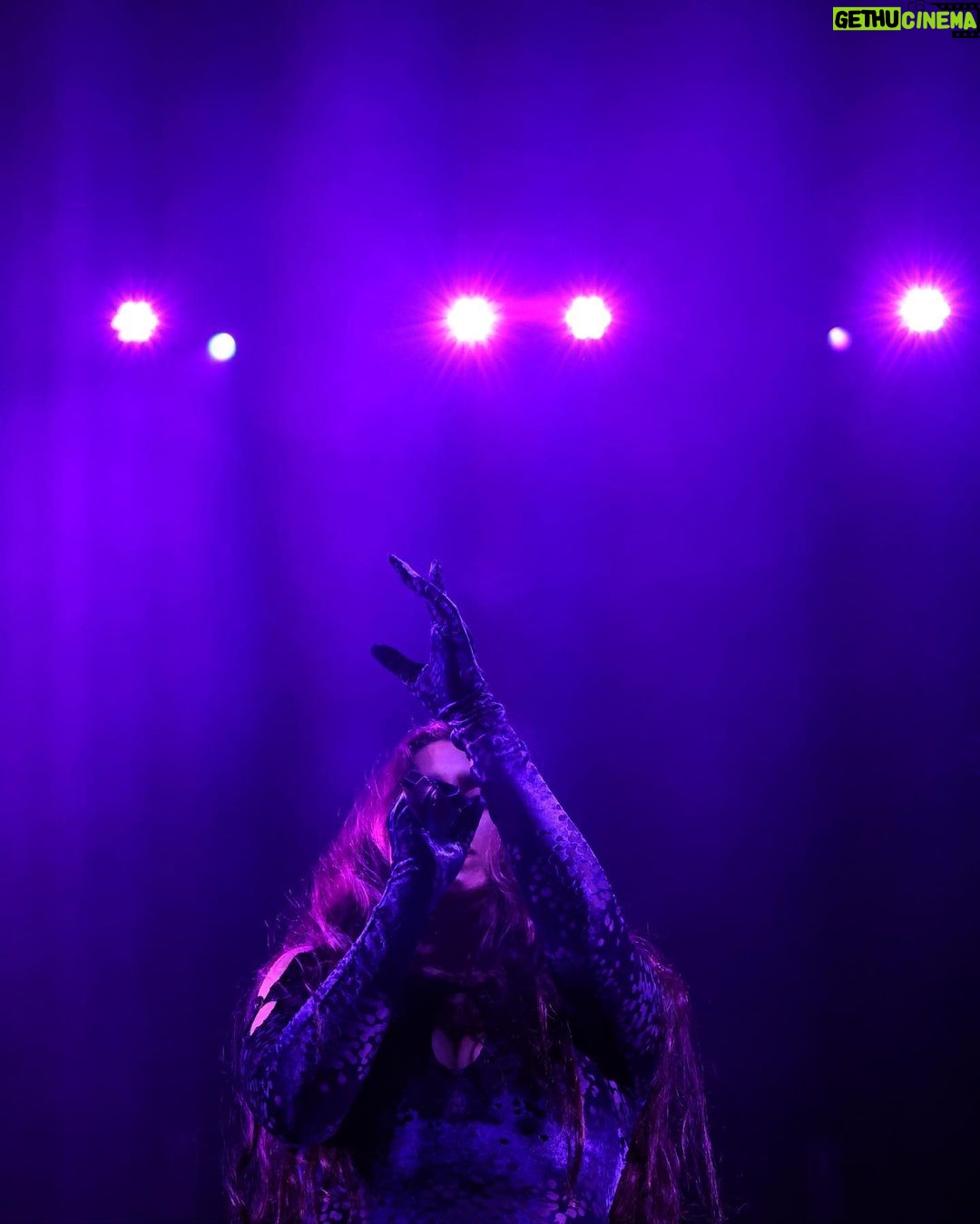 Lauren Jauregui Instagram - Dallas you gave me pure life! Can you tell I love what the fuck I do?😂 Tonight we in H Town✨😤 who’s coming?!