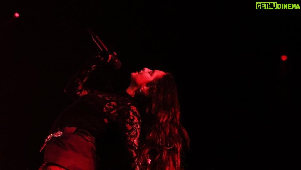 Lauren Jauregui Instagram - Austin, you were such a magical vibe. What an amazing start to #TheSerpentinaTour 🥰🔥 so grateful to be sharing a stage with such amazing performers as well @hernameisbanks you are INCREDIBLE your set is so beautiful & you’re a hell of a performer and @samohtmusic sameee for you. Lots of gratitude for all of the familiar faces that came out to witness and all the new faces that were staring back at me with respect and like they’d discovered something new that they connected with. I love being on stage, I love doing what I love and I’m so excited for this run if Austin is any indication of the energy we’re gonna be encountering. Major thank you to my team as well!! I love you all.