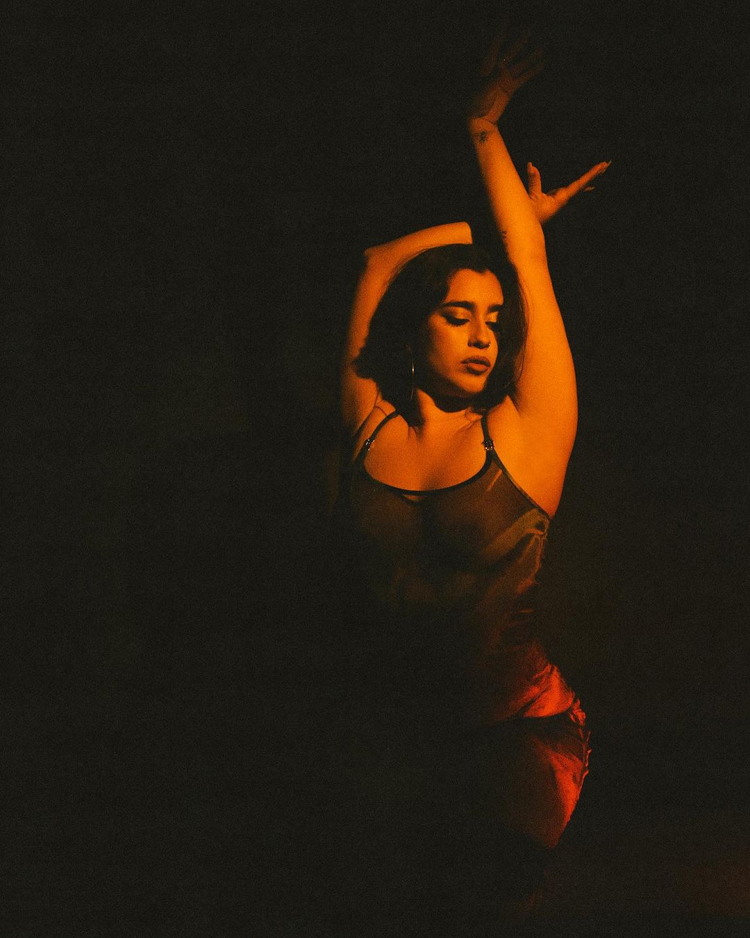 Lauren Jauregui Instagram - This song is called #TheOne off my EP “In Between” but I have a new song out called #Burning on @even.biz available now for $3 at the link in my bio🤍✨ produced by: @cleareyesmusic_ I would really appreciate support/engagement. If you see this, like it. If you like it, share it with the link! Thank you🤍