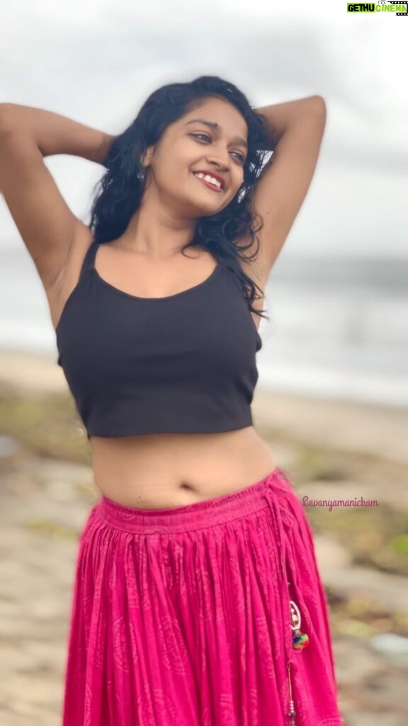 Lavanya Manickam Instagram - Just loving this raining day with favourite adada mazha daaa song in this #vypinbeach 🥶💃🏻🧚🏻‍♀️🐬🌧️🌊☔️💨 Vypin Beach