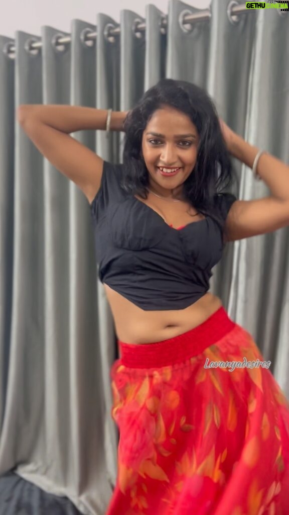 Lavanya Manickam Instagram - Daaru peku dance kaarey🌶️💯🔥💃🏻 being #sunnyleone fan ❤️💯
